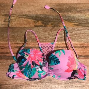 Shade Shop floral bikini top! 👙